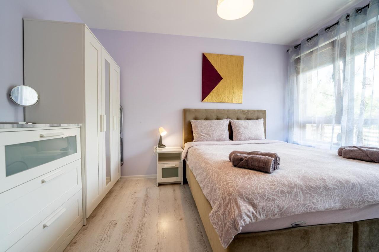Sunny Apartment In Studentski Grad, Behind Unss Sofia Exterior photo